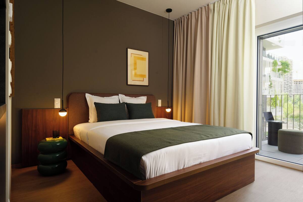 Premium Studio, Balcony | Minibar, in-room safe, desk, laptop workspace