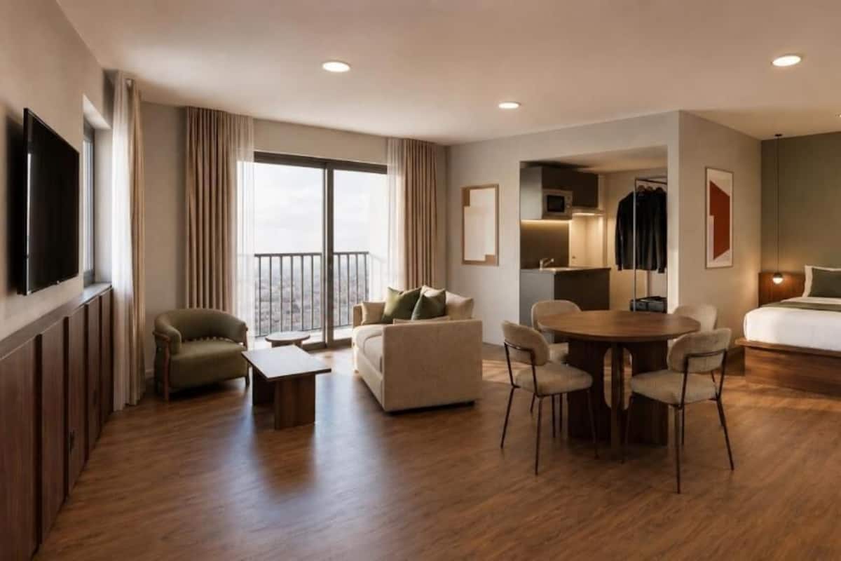 Departamento superior | Minibar, caja de seguridad en la habitación y escritorio