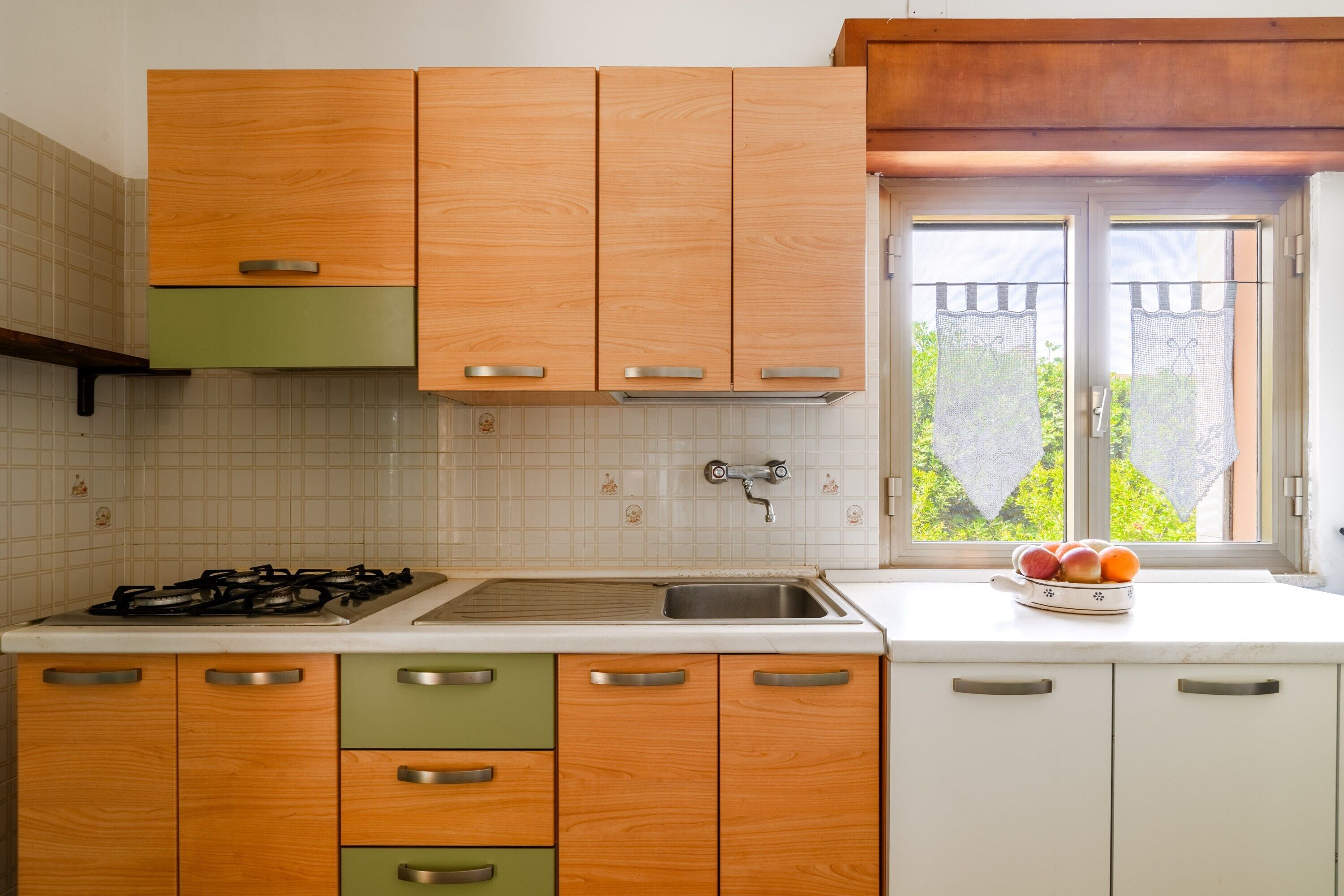 Frigorifero, forno, piano cottura, pentole/stoviglie/utensili