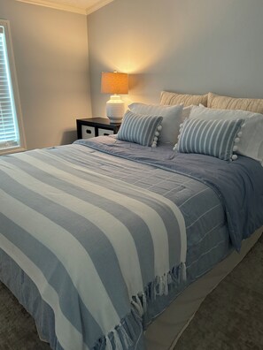 Room - Perfect 2-bedroom apartment with central AC in quiet neighborhood (Niles)