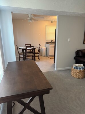 Dining - Perfect 2-bedroom apartment with central AC in quiet neighborhood (Niles)