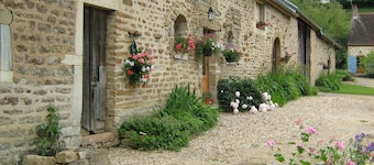 Guest Room “L’Iris” with Private Garden and Wi-Fi