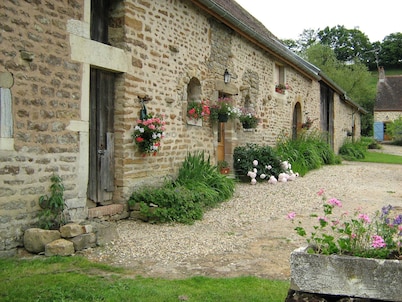 Guest Room “L’Iris” with Private Garden and Wi-Fi