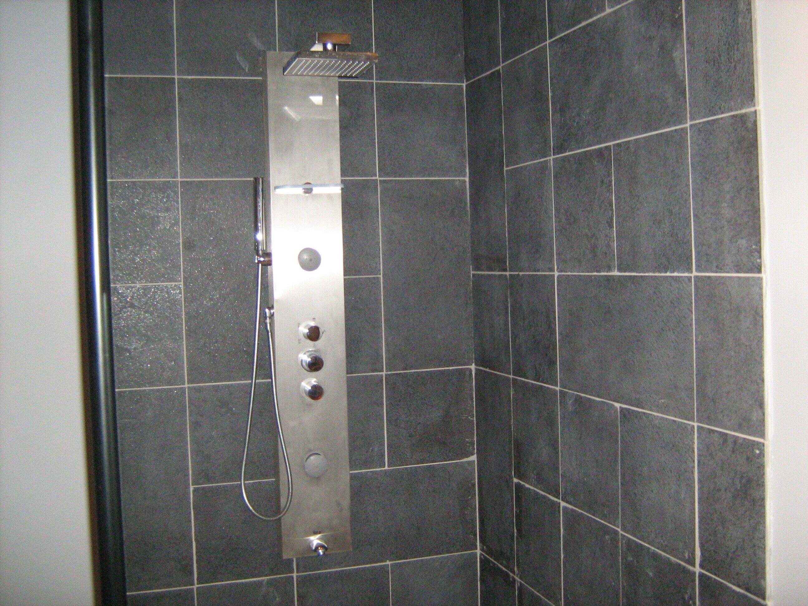 Douche, serviettes fournies
