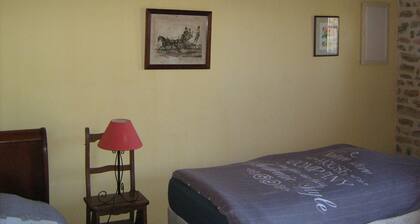 Chambre dâhĂŽtes « LâIris » avec jardin privĂ© et Wi-Fi
