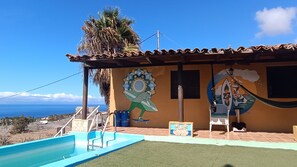 Outdoor pool - The Treehouse Surf Camp (Hoya Grande)