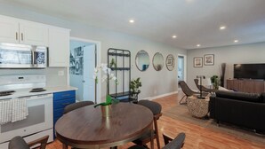 Unclassified image, 5 of 43, button - 4 bedroom Home Near KU | 71 (Kansas City)