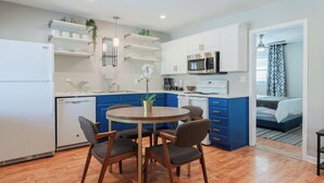 Unclassified image, 3 of 43, button - 4 bedroom Home Near KU | 71 (Kansas City)