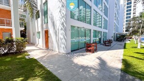 Outdoor dining - Penthouse Private Shallow Pool & Beach Access (Nuevo Vallarta)