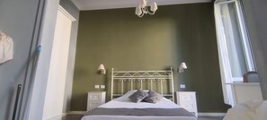 Familie vierpersoonskamer | Een bureau, gratis wifi