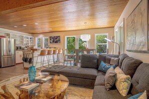 Living area - Red Elephant | 4BR - Fire Pit - River & Downtown (Hailey)