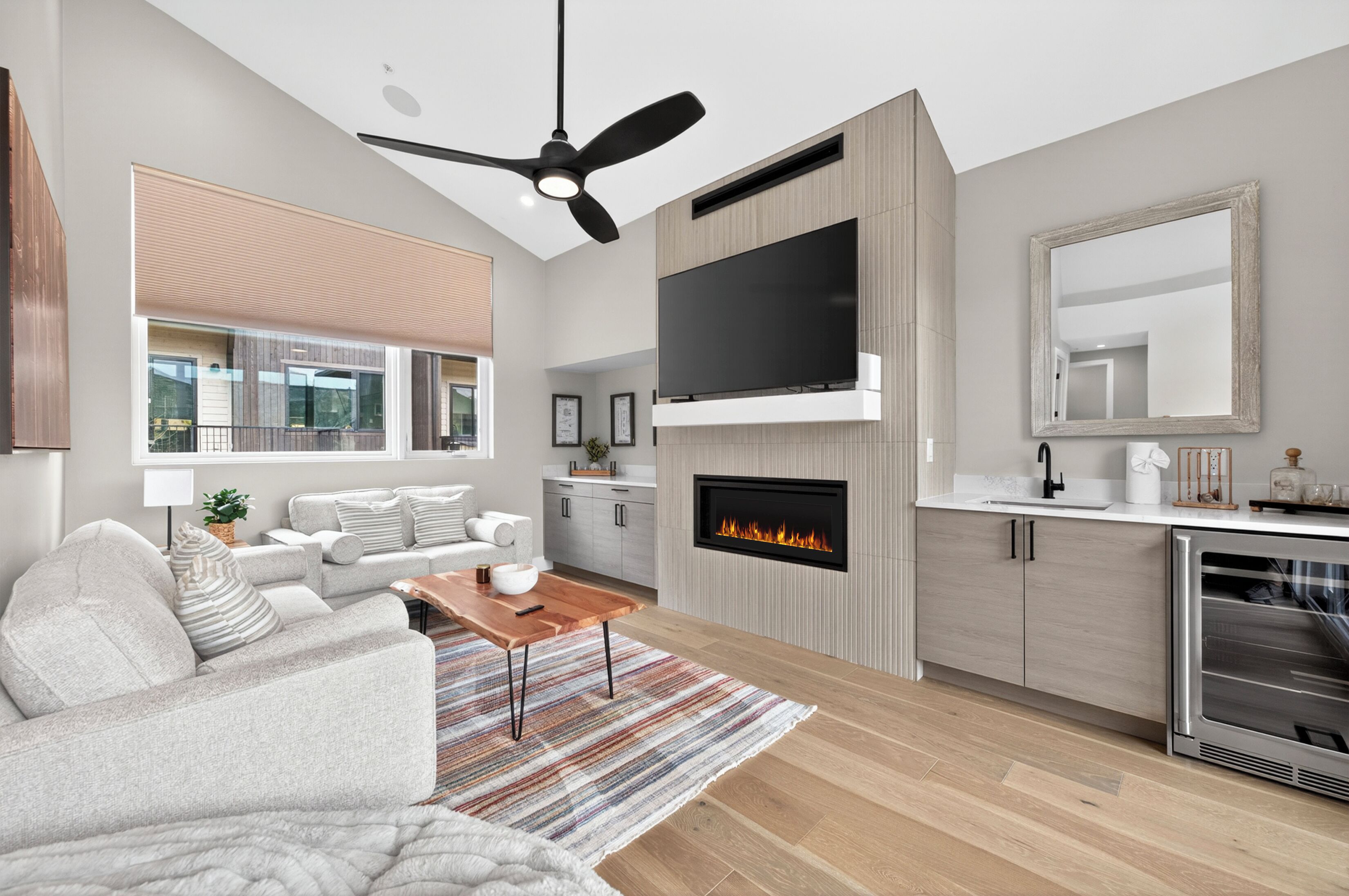 TV, fireplace