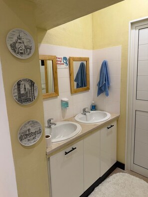 Shared Dormitory, Mixed Dorm | Bathroom - Nomads Hostel Sousse (Sousse)