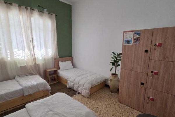 Shared Dormitory, Men only