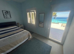 Room - Villa - Sleeps 9 - Parking - Pool - Sea Views (Angon)