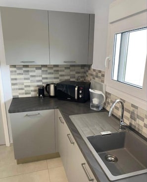 Private kitchen - Villa - Sleeps 9 - Parking - Pool - Sea Views (Angon)