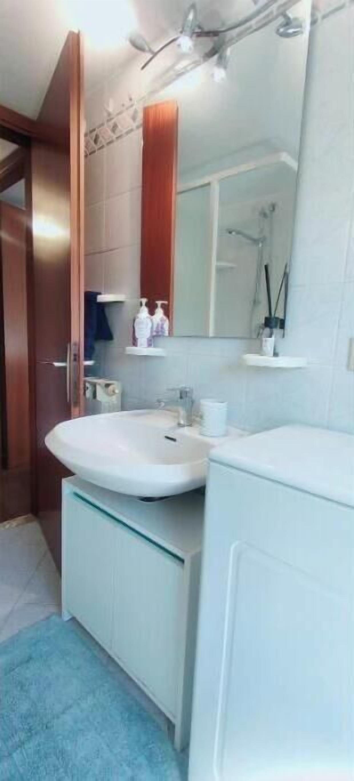 Dusche, Haartrockner, Bidet, Handtücher