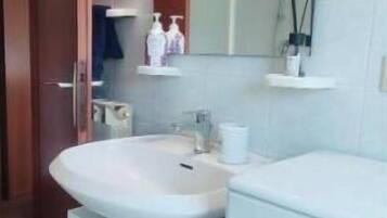 Dusche, Haartrockner, Bidet, Handtücher