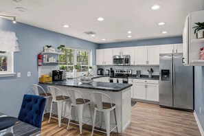 Fridge, microwave, oven, stovetop - Walk to Lake - Arcade, Fire Pit & Mtn Views (Tobyhanna)