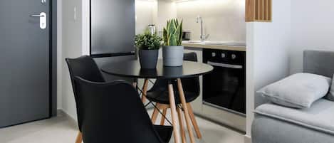 Estudio Deluxe, balcón, vista a la ciudad | Interior