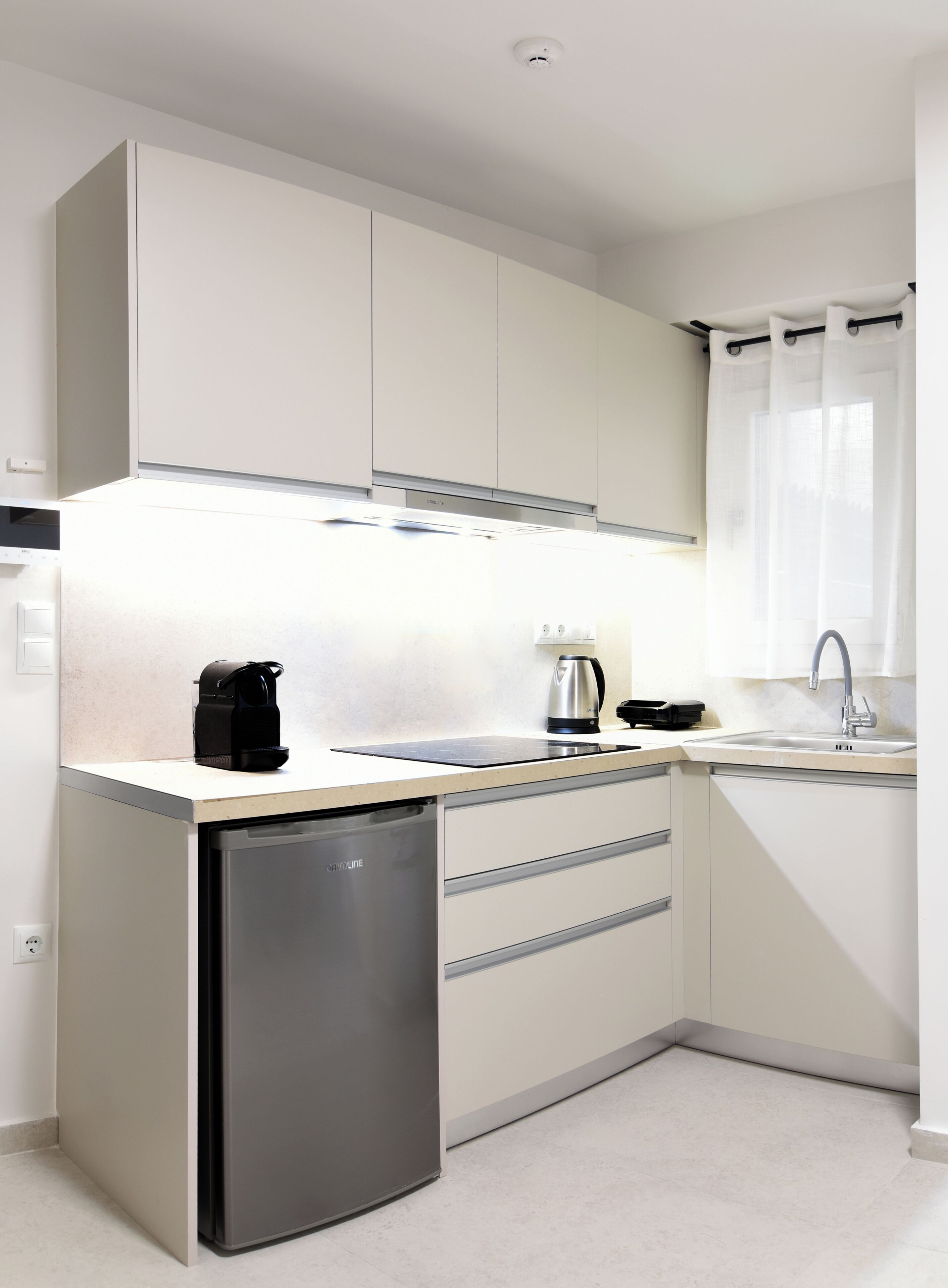 舒適開放式客房, 露台 | 私人廚房 | 爐具、廚房用具/餐具/器皿