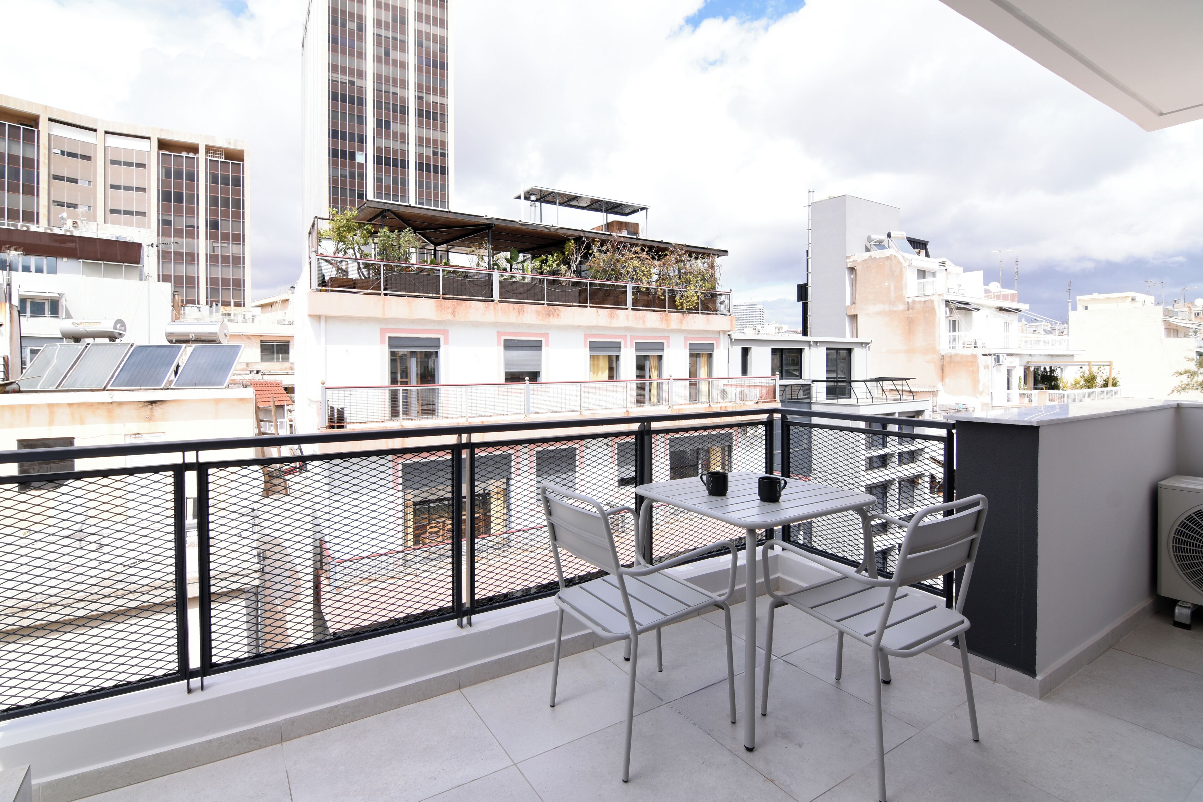 Estudio Deluxe, balcón, vista a la ciudad | Restaurante al aire libre