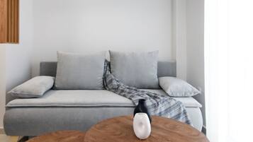 Deluxe Studio, Balcony, City View | Living area