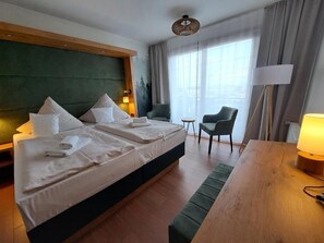 Free WiFi, bed sheets - Hotel Wernerwald (Cuxhaven)