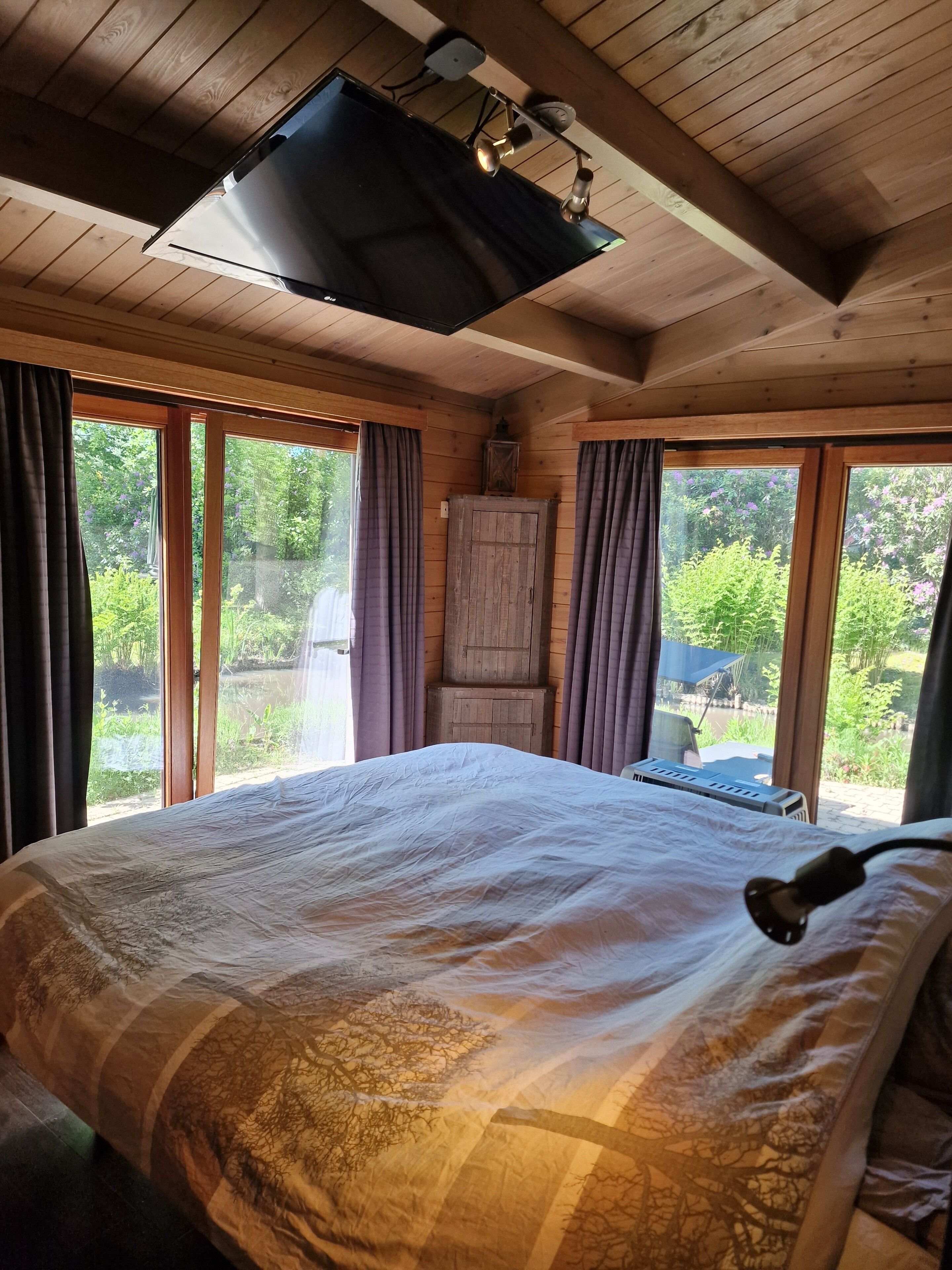 2 slaapkamers, een strijkplank/strijkijzer, gratis wifi, beddengoed