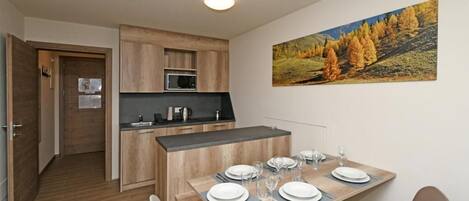 Apartment, 1 Queen Bed with Sofa bed, Mountain View | Private kitchen