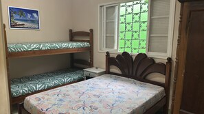 Room - The house has 3 bedrooms, 3 bathrooms, a kitchen, and a spacious living room for added comfort. (Praia Grande)
