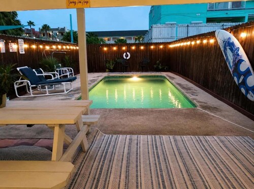 Private Pool Bbq Steps To Beach 3 Bedroom Home