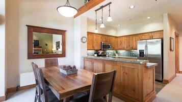 Condo, 3 Bedrooms | Private kitchen | Coffee/tea maker, fridge, oven, toaster