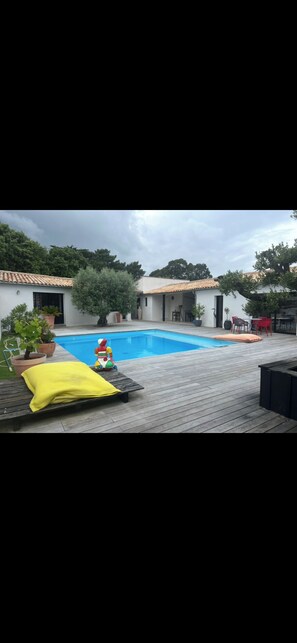 Pool - Vrbo Property (Rivedoux-Plage)