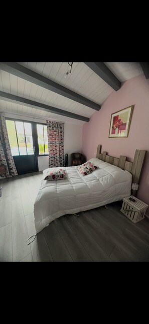 Room - Vrbo Property (Rivedoux-Plage)