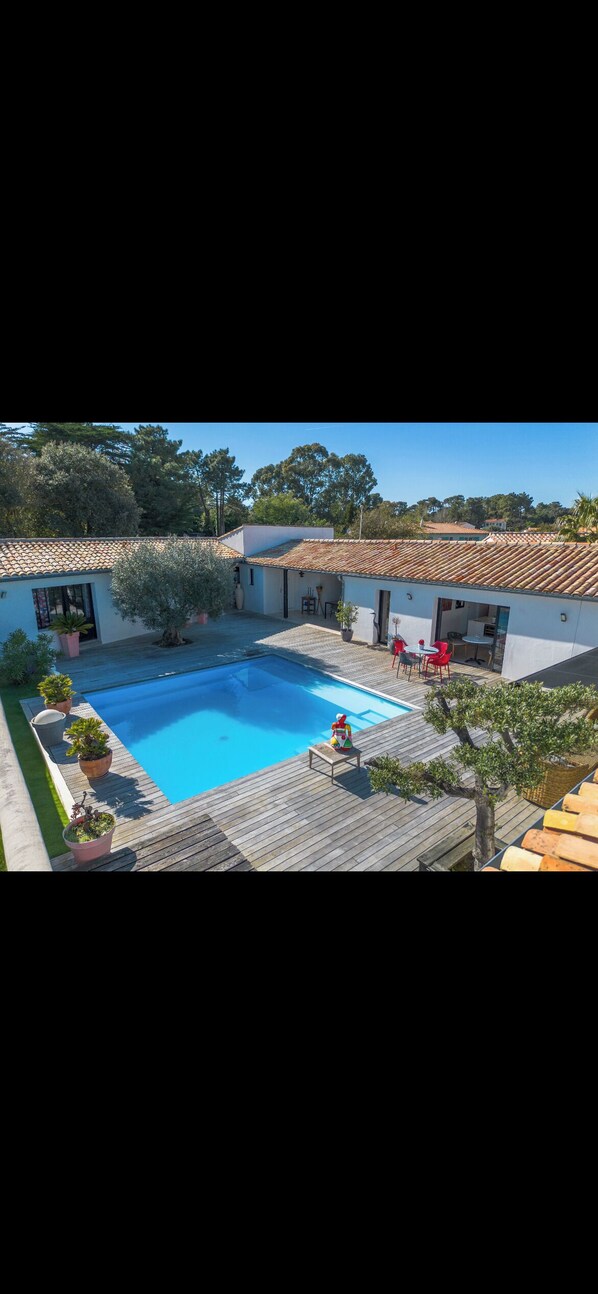 Pool - Vrbo Property (Rivedoux-Plage)