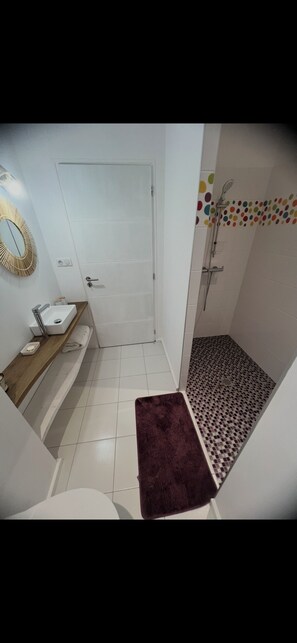 Bathroom - Vrbo Property (Rivedoux-Plage)