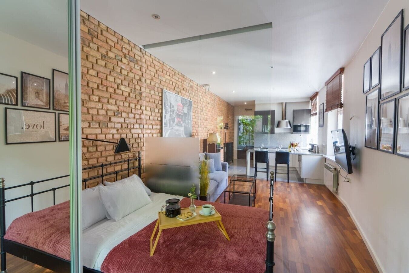 Iron/ironing board, WiFi, bed sheets