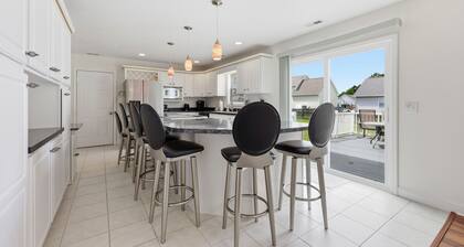 Salty Paws Cottage - Where Coastal Comfort Meets Pet-Friendly Living!