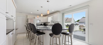 Salty Paws Cottage - Where Coastal Comfort Meets Pet-Friendly Living!