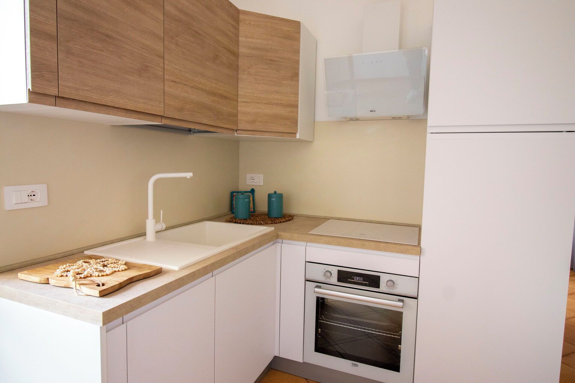 Fridge, oven, stovetop