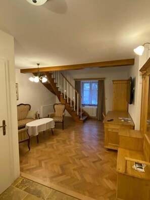 Deluxe-Dreibettzimmer, Stadtblick | Innenbereich