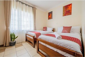 3 bedrooms, iron/ironing board, WiFi, bed sheets - Kivulini luxurious and cozy apartment (Thika)