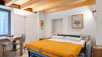 Iron/ironing board, WiFi, bed sheets