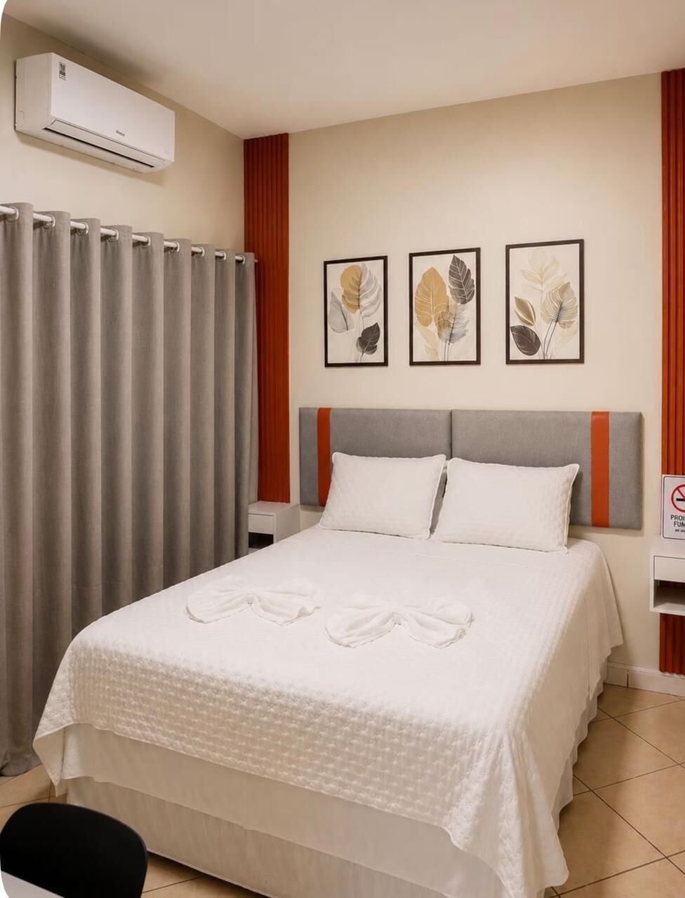 Roupas de cama premium, camas com colchões pillow-top, escrivaninha