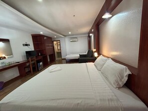 Phòng 4 Deluxe | Bàn 
