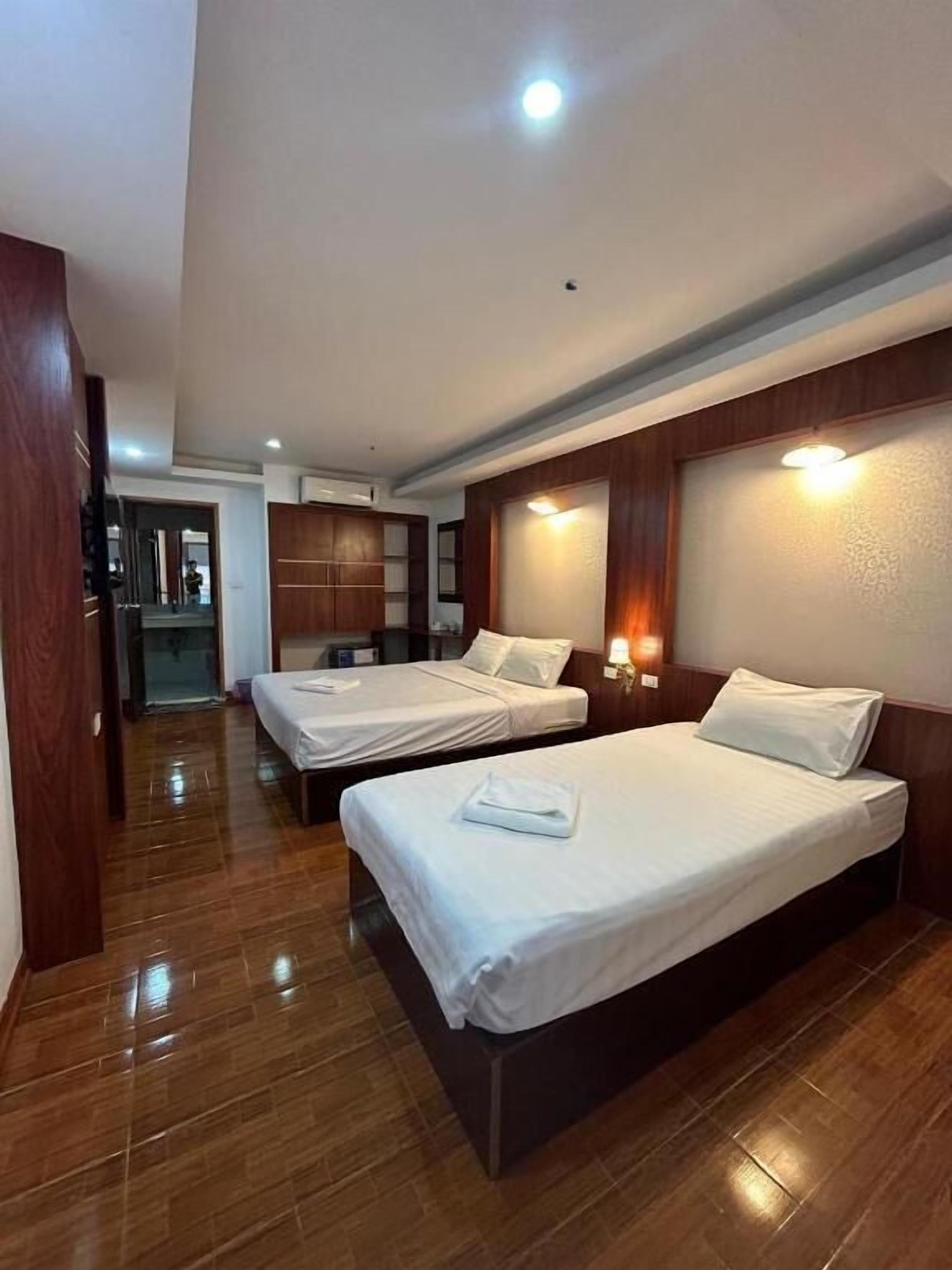 Phòng 2 giường đơn Deluxe | Bàn 