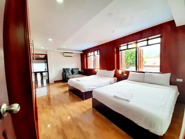 Desk - Vang Vieng Sky Mountain View Hotel (Vang Vieng)