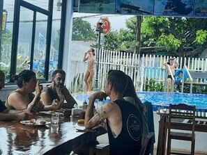 Deluxe Twin Room | Outdoor dining - Vang Vieng Sky Mountain View Hotel (Vang Vieng)