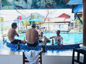 12 hồ bơi ngoài trời 
